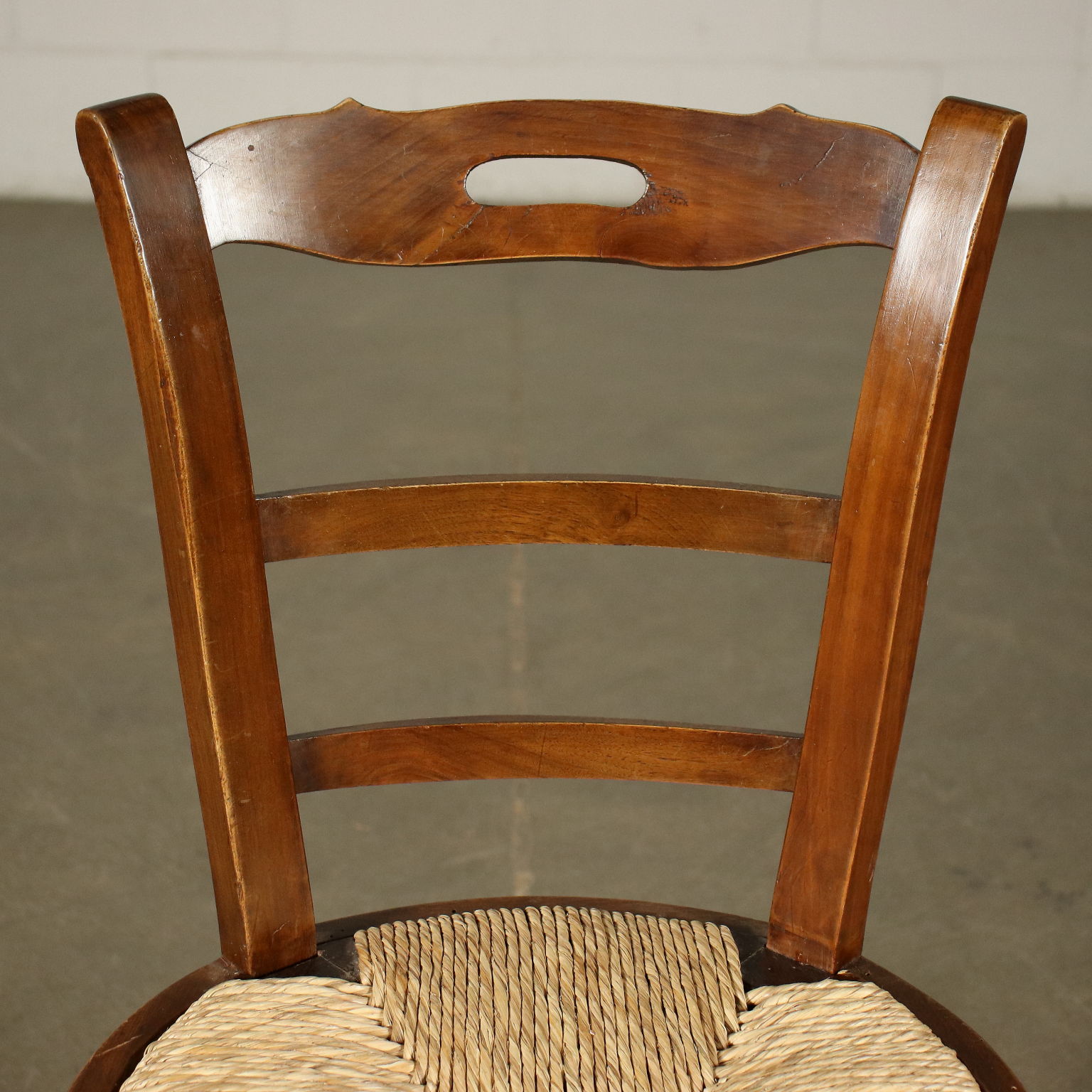 https://www.dimanoinmano.it/img/775053/full/antiquariato/sedie-poltrone-divani/gruppo-di-quattro-sedie-impagliate.jpg