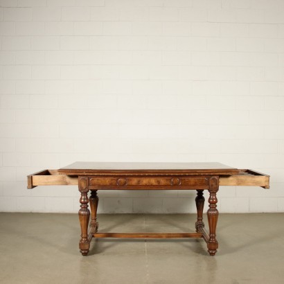 Neo-Renaissance Revival Extendable Table Walnut Italy 20th Century