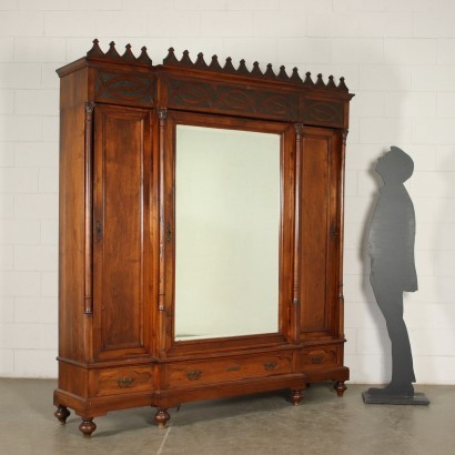 Armoire de style néo-gothique