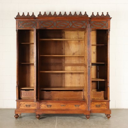 Armoire de style néo-gothique