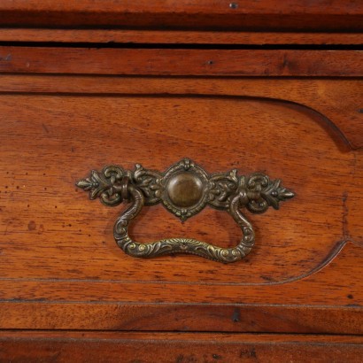 Armoire de style néo-gothique