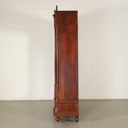 Armoire de style néo-gothique