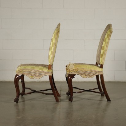 Paar toskanische Stühle auf einem englischen Modell