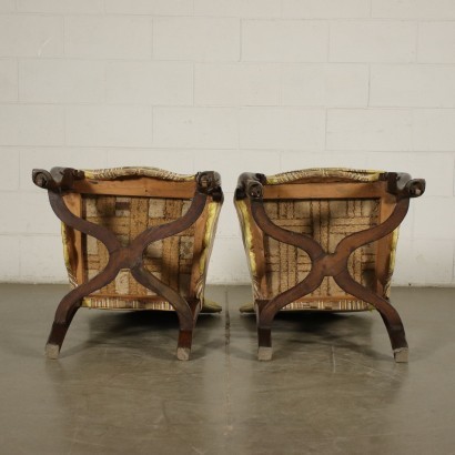 Paire de chaises toscanes sur un modèle anglais
