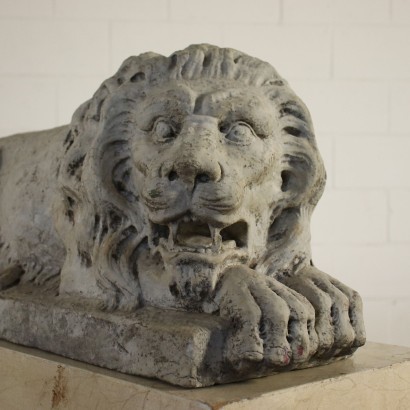 Pair Of Lion Sculptures in Carrara Marble Italy 19th Century