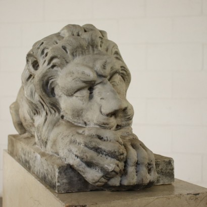 Pair Of Lion Sculptures in Carrara Marble Italy 19th Century
