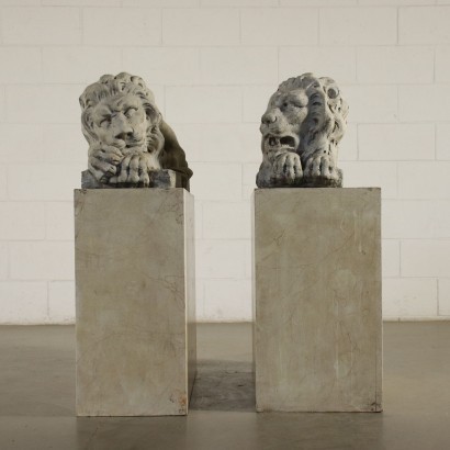 Pair Of Lion Sculptures in Carrara Marble Italy 19th Century