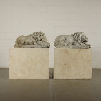 Pair Of Lion Sculptures in Carrara Marble Italy 19th Century