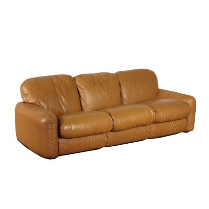 Mod. Piumotto, Produced by Busnelli. Three seater sofa, foam padding, leather upholstery. Good conditions.