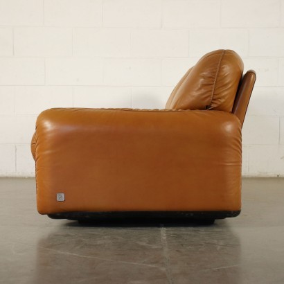Mod. Piumotto, producido por Busnelli. Sofá de tres plazas, relleno de espuma, tapizado en piel. Buenas condiciones.