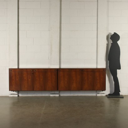 Sideboard pensile ad ante battenti e cassetti, legno impiallacciato palissandro.