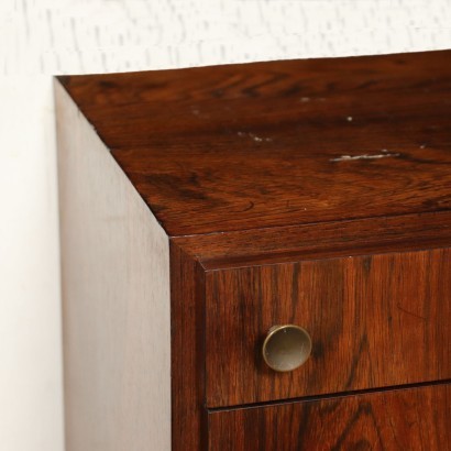 Sideboard pensile ad ante battenti e cassetti, legno impiallacciato palissandro.