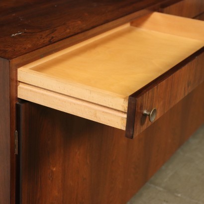 Hängendes Sideboard mit Flügeltüren und Schubladen, Palisanderfurnier.