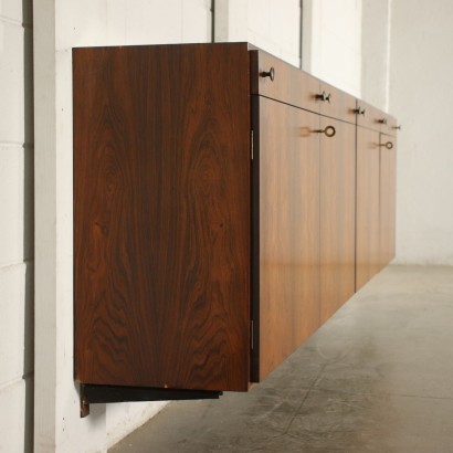 Sideboard pensile ad ante battenti e cassetti, legno impiallacciato palissandro.