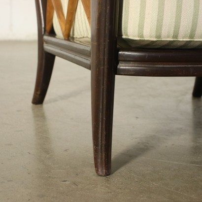 Paire de fauteuils dans le goût de Paolo Buffa, bois de hêtre et noyer, coussin d'assise à ressorts sur sangles métalliques, dossier en mousse, revêtement en tissu. Personnalisable : le produit peut être renouvelé par nos laboratoires.