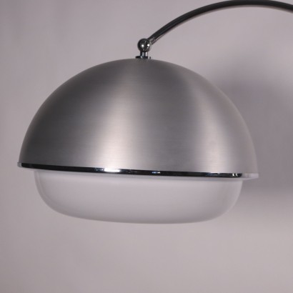 Lampadaire, Métal chromé, Méthacrylate, Italie, 1960s-1970s.