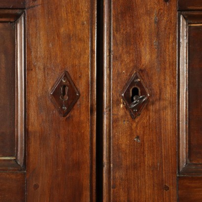 Antiquitäten, Kleiderschrank, Antiker Kleiderschrank, Antiker Kleiderschrank, Antiker italienischer Kleiderschrank, Antiker Kleiderschrank, neoklassizistischer Kleiderschrank, Kleiderschrank aus dem 19. Jahrhundert