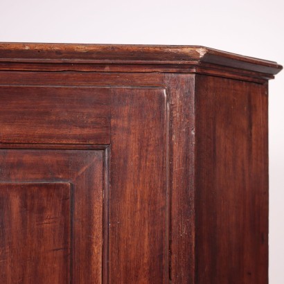 Antiquitäten, Eckschrank, Antiquitäten Eckschränke, Antiker Eckschrank, alter italienischer Eckschrank, antiker Eckschrank, neoklassizistischer Eckschrank, 19. Jahrhundert Eckschrank, Cantonale in Nussbaum