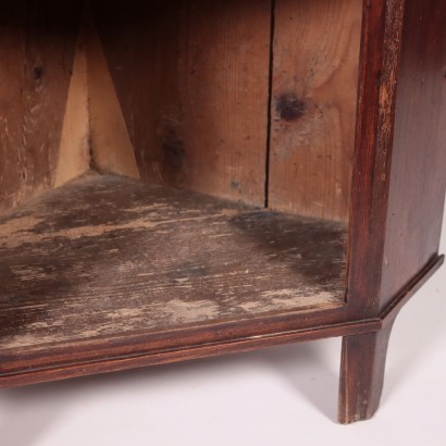 Antiquitäten, Eckschrank, Antiquitäten Eckschränke, Antiker Eckschrank, alter italienischer Eckschrank, antiker Eckschrank, neoklassizistischer Eckschrank, 19. Jahrhundert Eckschrank, Cantonale in Nussbaum