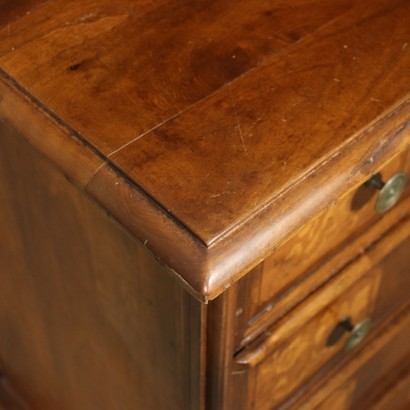 Style chest of drawers