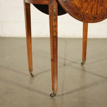 Small George IV Table with Wings Satinwood England 19th Century