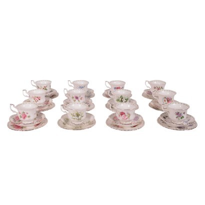 Groupe de 12 Tasses Royal Albert Porcelaine Angleterre XX Siècle