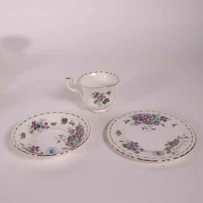 Groupe de 12 Tasses Royal Albert Porcelaine Angleterre XX Siècle