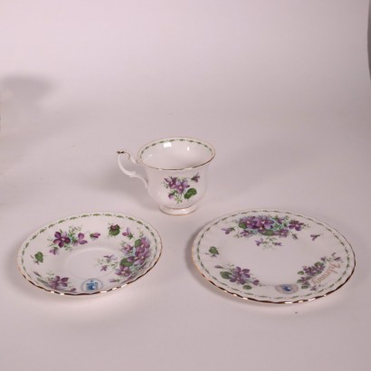 Groupe de 12 Tasses Royal Albert Porcelaine Angleterre XX Siècle