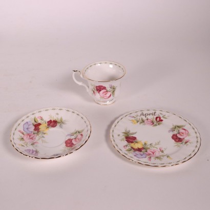 Groupe de 12 Tasses Royal Albert Porcelaine Angleterre XX Siècle