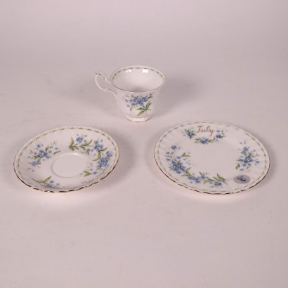 Groupe de 12 Tasses Royal Albert Porcelaine Angleterre XX Siècle