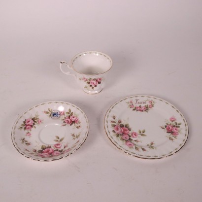 Groupe de 12 Tasses Royal Albert Porcelaine Angleterre XX Siècle