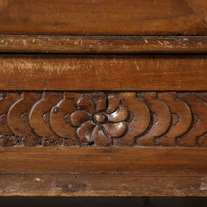 Kneeling Stool Walnut Poplar SIlver Fir Italy 17th Century