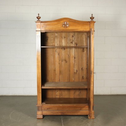 Antiquitäten, Kleiderschrank, Antiker Kleiderschrank, Antiker Kleiderschrank, Antiker italienischer Kleiderschrank, Antiker Kleiderschrank, neoklassizistischer Kleiderschrank, Kleiderschrank aus dem 19. Jahrhundert, Kleiderschrank aus spätem Umbertino Nussbaum