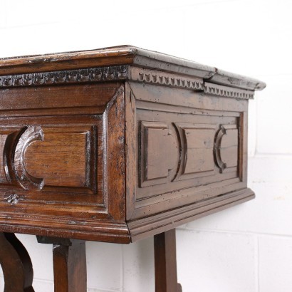 Saint-Philip Desk Walnut Italy XVIII Century