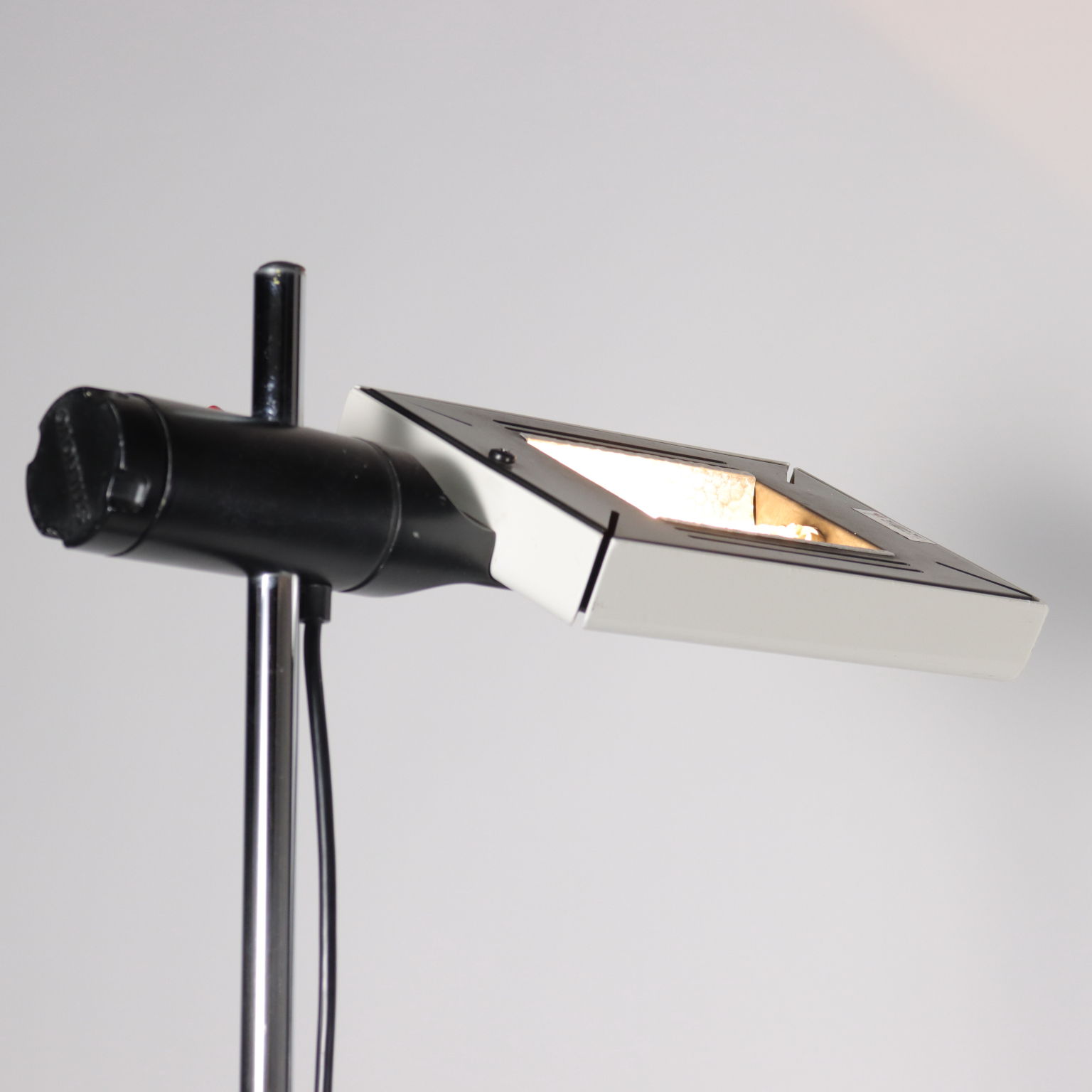 Lampada Piantana a LED in stile Moderno ILA di Novecento