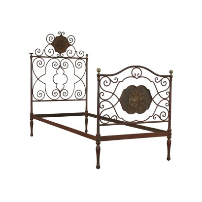 Single bed in wrought iron