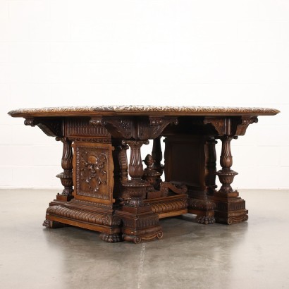 mesa de estilo neorrenacentista