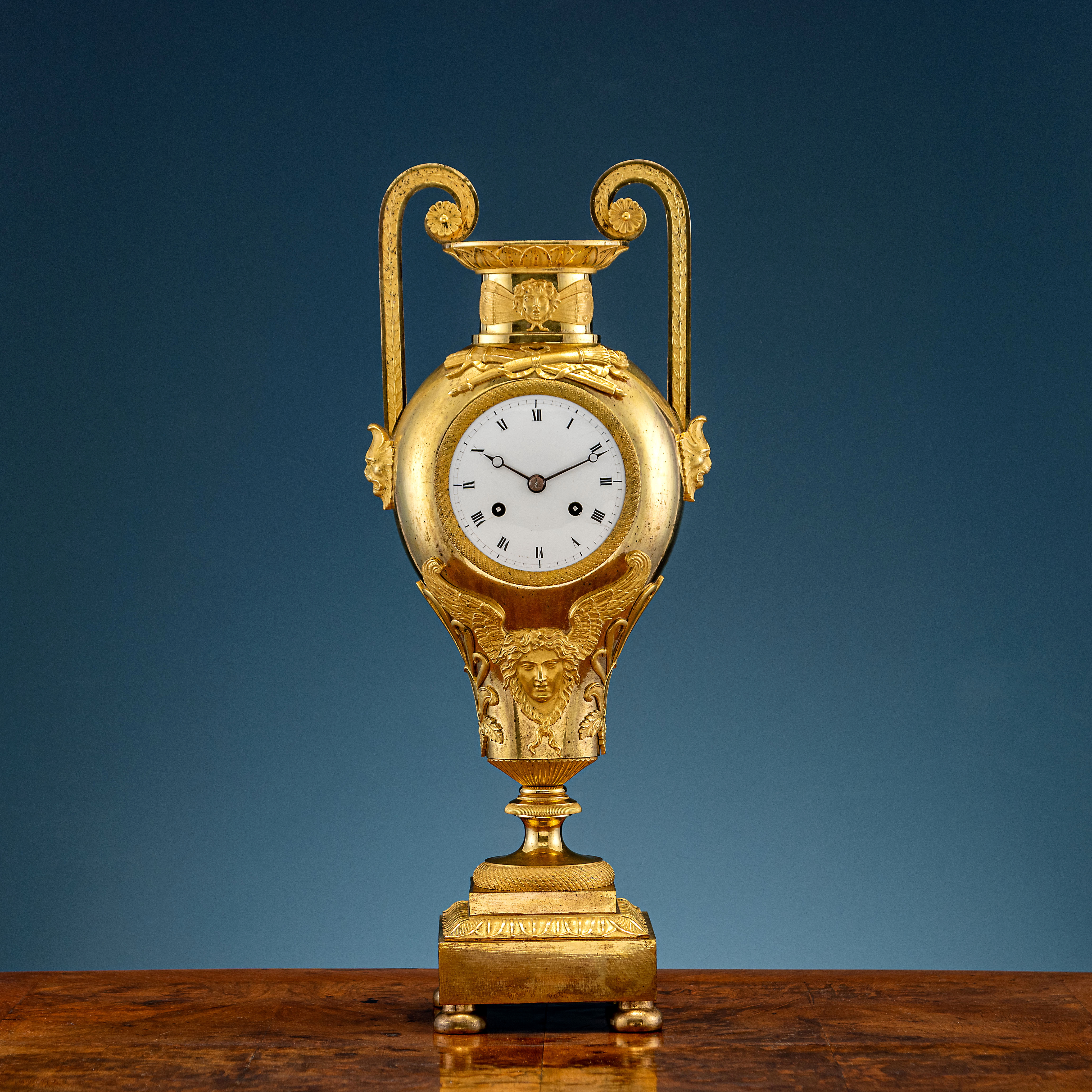 antiquariato, orologio, antiquariato orologio, orologio antico, orologio antico italiano, orologio di antiquariato, orologio neoclassico, orologio del 800, orologio a pendolo, orologio da parete,Orologio da tavolo in bronzo dorato ,Orologio a Vaso