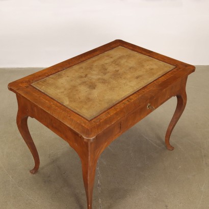 Desk Walnut Italy XVIII Century