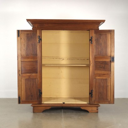 Neoklassicher Garderobe Nussbaum Italien XVIII Jhd