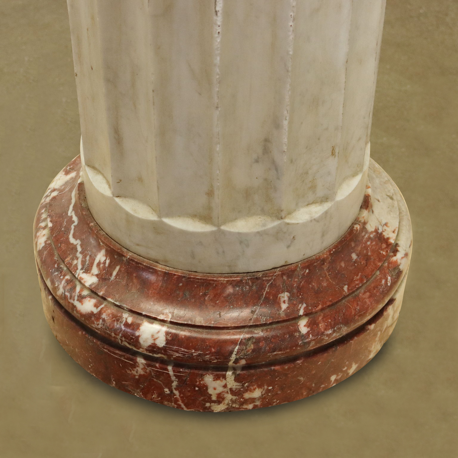 Colonna in marmo stile antico classico 800 portavaso piedistallo trespolo –  La Primula Rossa Antiquariato