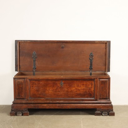 Baroque Chest Walnut Italy XVII-XVIII Century