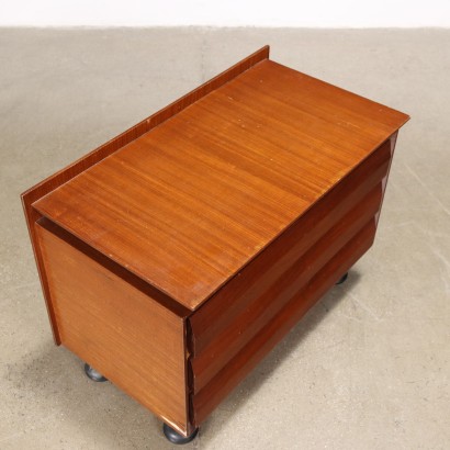 Mueble pequeño con cajones de los años 60