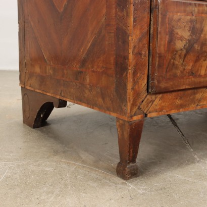 Chest of Drawers Neoclassical Walnut Italy XVIII Century