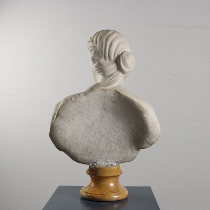 Busto Femminile in Marmo Bianco