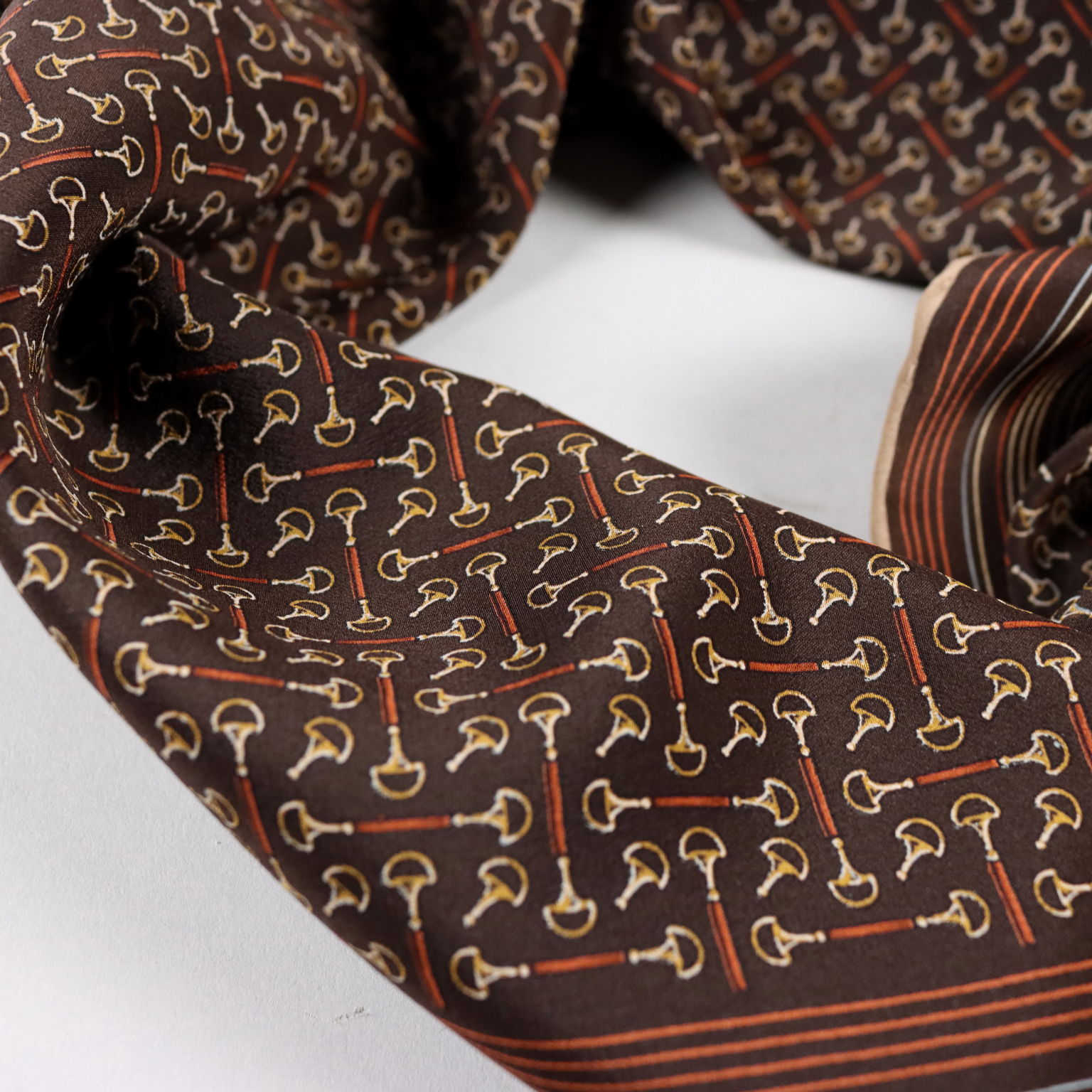 Gucci Foulard Vintage Staffe Seta Color marrone Marchio fiorentino