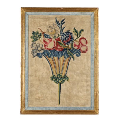 Antike Stickerei auf Leinwand mit Obst und Blumen