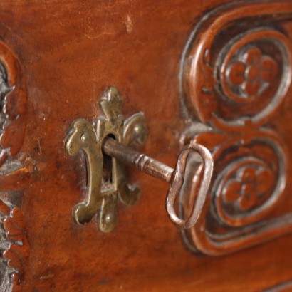 Neoclassical Chest of Drawers Walnut Italy XVIII Century