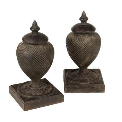 Coppia di Vasi in Stile Neorinascimentale in Legno