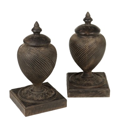 Paire de Vases en Style Néo-Renaissance Bois Gravé Europe XIXe Siècle